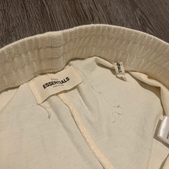 Fear of God Essentials Compression Pants Cream MD - Picture 5 of 11
